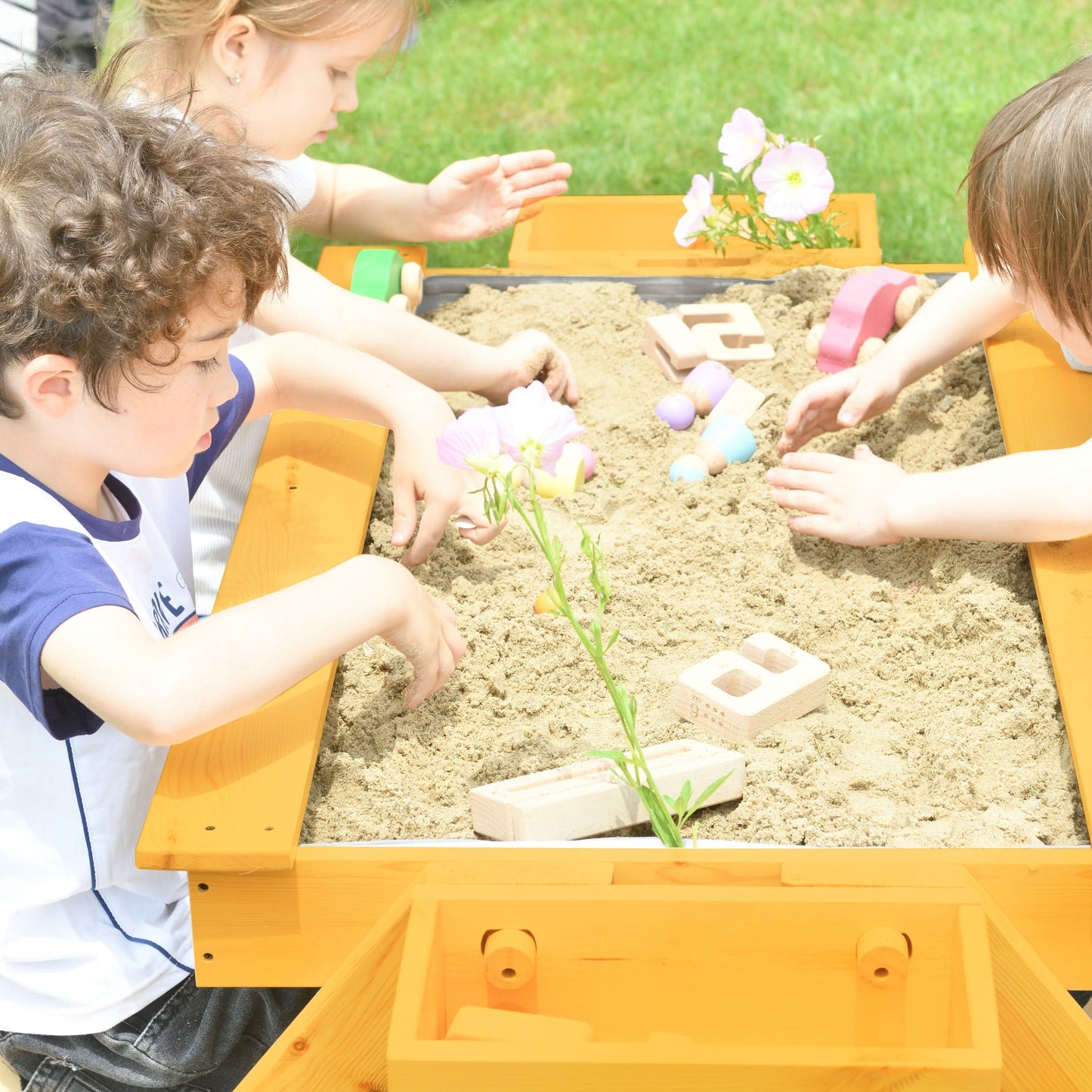 Mojave Outdoor Picnic & Sand Table Playset